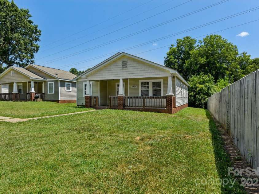 3420 Kentucky Avenue, Charlotte, NC 28216.  MLS# CAR4269109, YatesRealty ID 27612. 