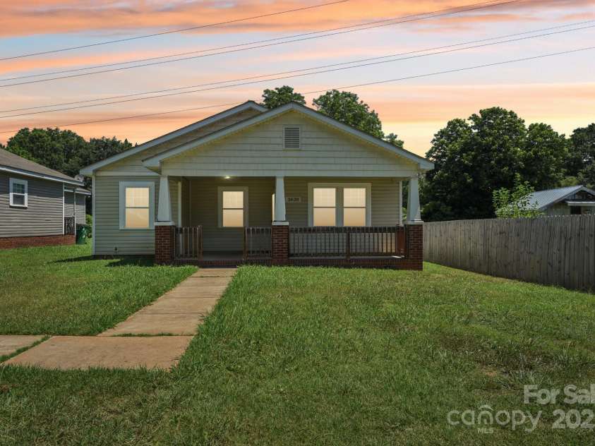 3420 Kentucky Avenue, Charlotte, NC 28216.  MLS# CAR4269109, YatesRealty ID 27612. 