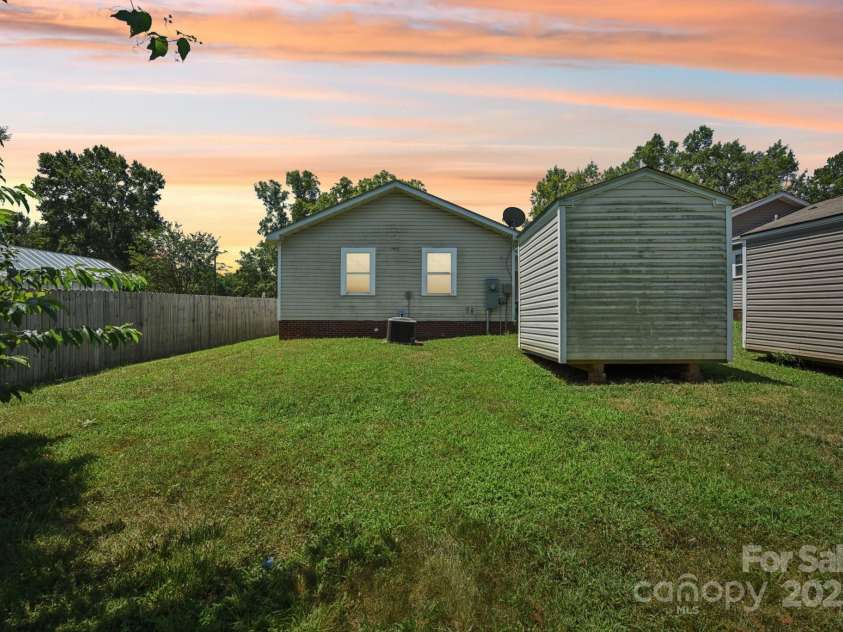 3420 Kentucky Avenue, Charlotte, NC 28216.  MLS# CAR4269109, YatesRealty ID 27612. 