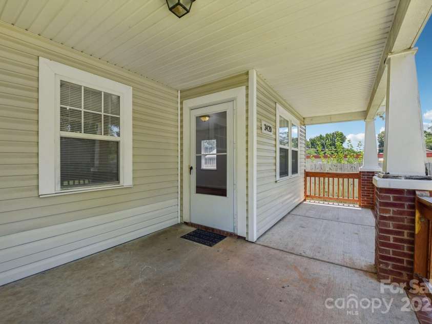 3420 Kentucky Avenue, Charlotte, NC 28216.  MLS# CAR4269109, YatesRealty ID 27612. 