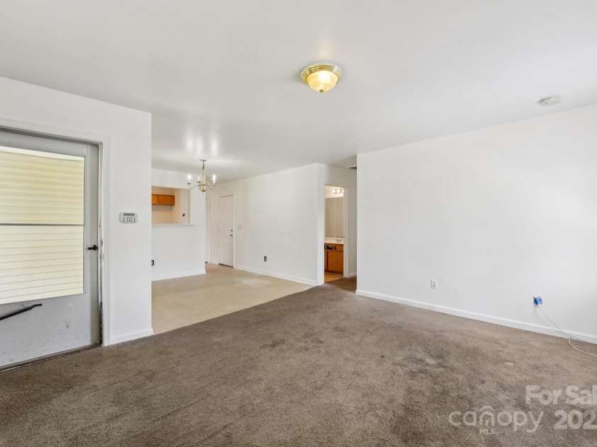 3420 Kentucky Avenue, Charlotte, NC 28216.  MLS# CAR4269109, YatesRealty ID 27612. 