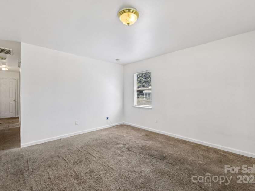 3420 Kentucky Avenue, Charlotte, NC 28216.  MLS# CAR4269109, YatesRealty ID 27612. 