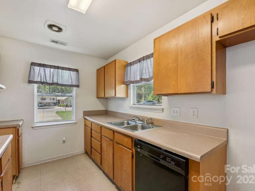 3420 Kentucky Avenue, Charlotte, NC 28216.  MLS# CAR4269109, YatesRealty ID 27612. 