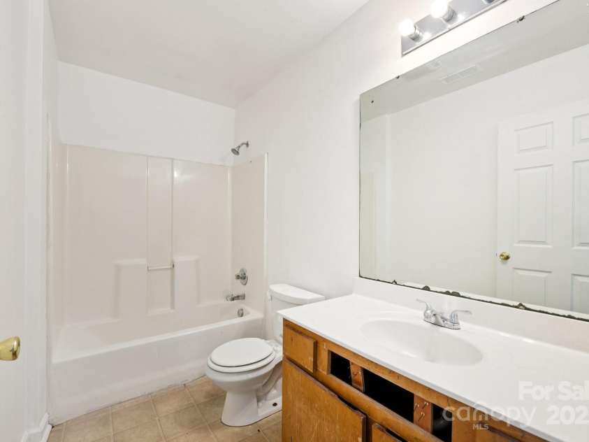 3420 Kentucky Avenue, Charlotte, NC 28216.  MLS# CAR4269109, YatesRealty ID 27612. 