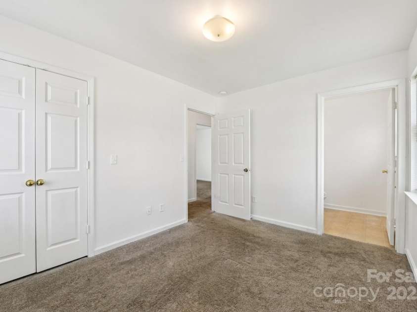 3420 Kentucky Avenue, Charlotte, NC 28216.  MLS# CAR4269109, YatesRealty ID 27612. 