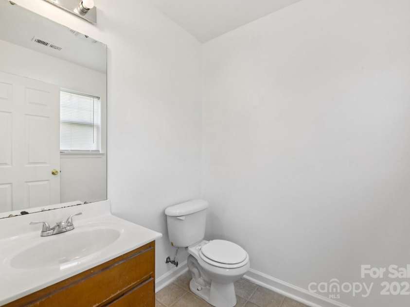 3420 Kentucky Avenue, Charlotte, NC 28216.  MLS# CAR4269109, YatesRealty ID 27612. 