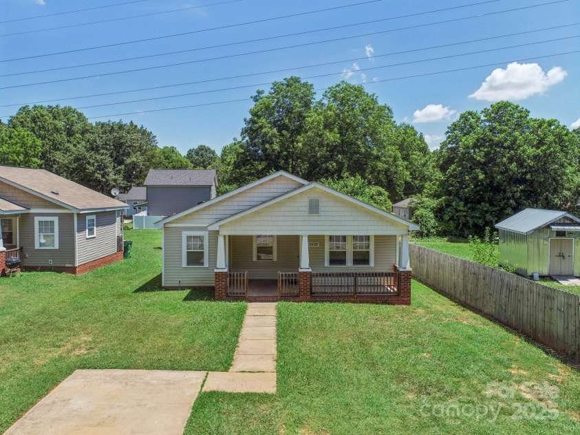 3420 Kentucky Avenue, Charlotte, NC 28216.  MLS# CAR4269109, YatesRealty ID 27612. 