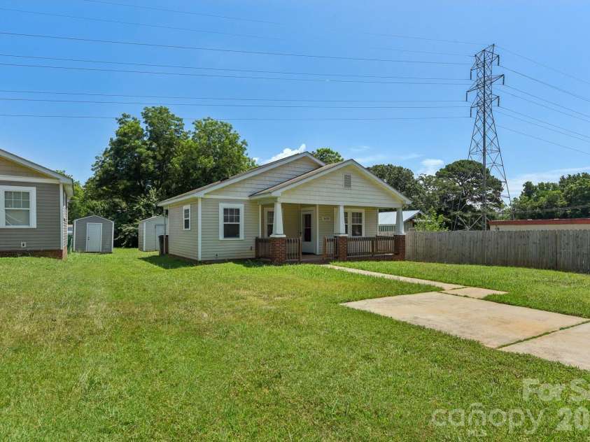 3420 Kentucky Avenue, Charlotte, NC 28216.  MLS# CAR4269109, YatesRealty ID 27612. 