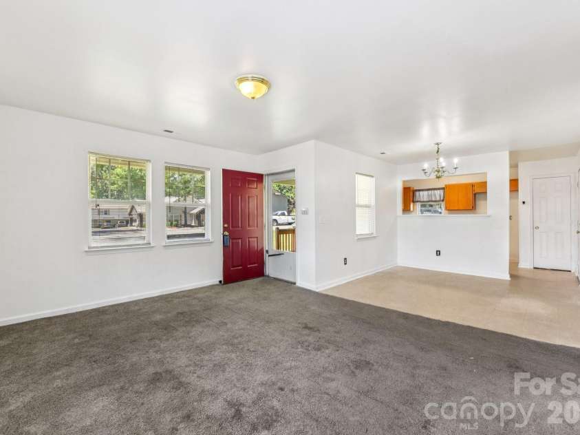 3420 Kentucky Avenue, Charlotte, NC 28216.  MLS# CAR4269109, YatesRealty ID 27612. 
