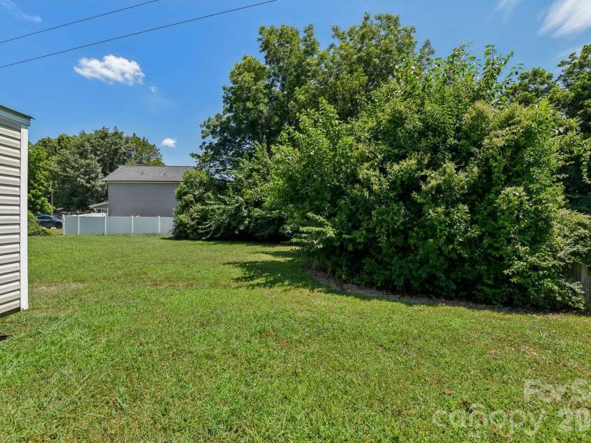 3420 Kentucky Avenue, Charlotte, NC 28216.  MLS# CAR4269109, YatesRealty ID 27612. 