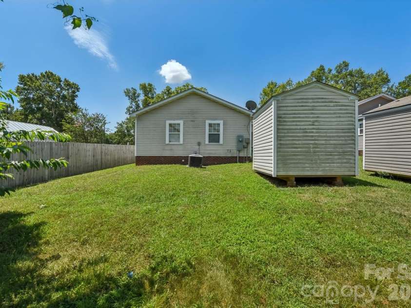 3420 Kentucky Avenue, Charlotte, NC 28216.  MLS# CAR4269109, YatesRealty ID 27612. 