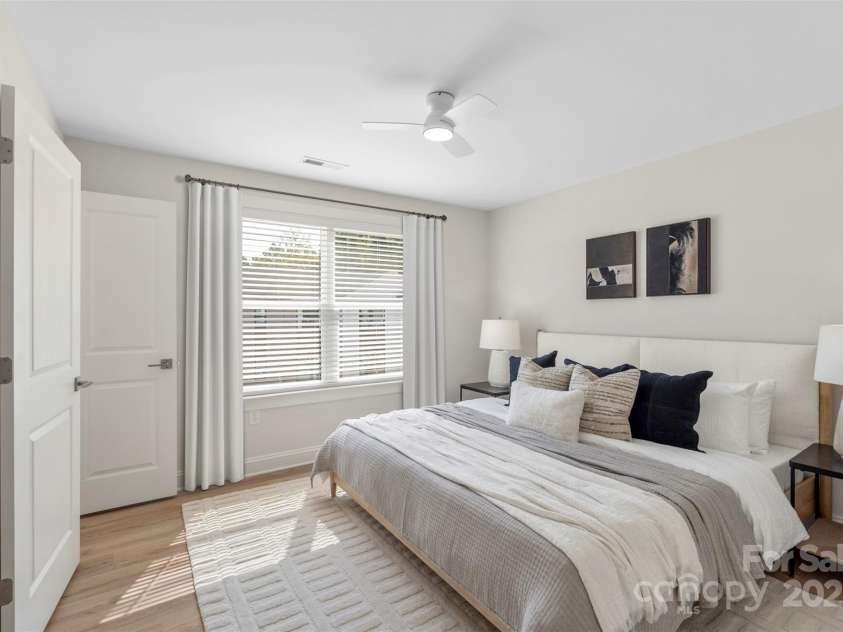 1120 Wonder Way, Charlotte, NC 28208.  MLS# CAR4307855, YatesRealty ID 27613. 