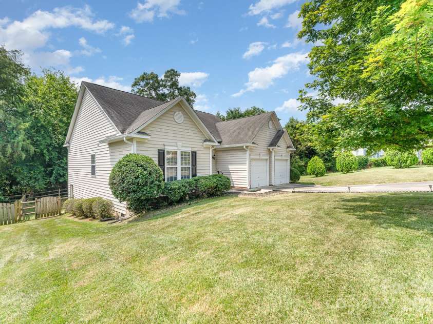 2471 Saguaro Lane, Kannapolis, NC 28083.  MLS# CAR4276359, YatesRealty ID 27613. 