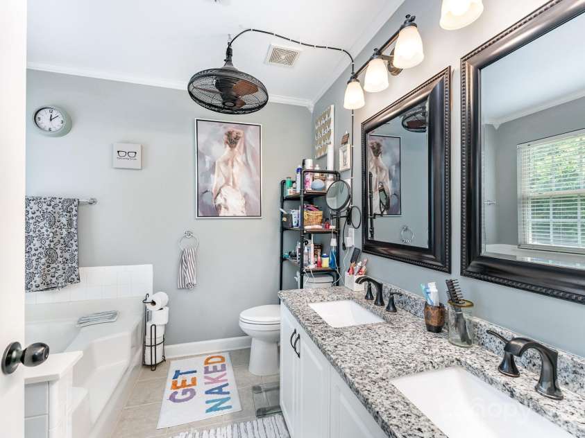 2471 Saguaro Lane, Kannapolis, NC 28083.  MLS# CAR4276359, YatesRealty ID 27613. Primary ensuite bathroom