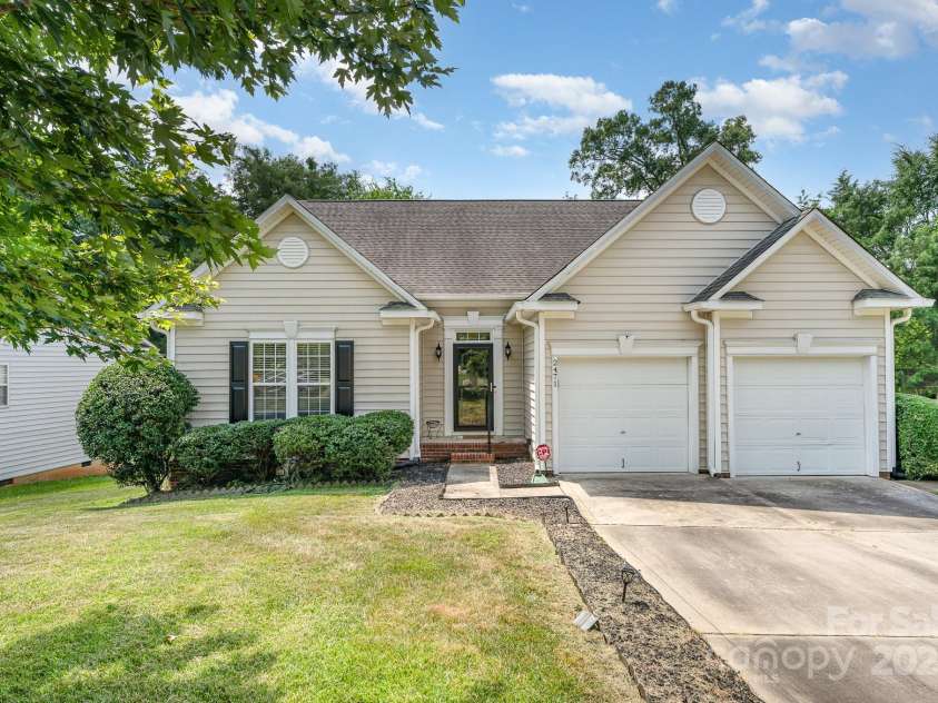 2471 Saguaro Lane, Kannapolis, NC 28083.  MLS# CAR4276359, YatesRealty ID 27613. Welcome Home!