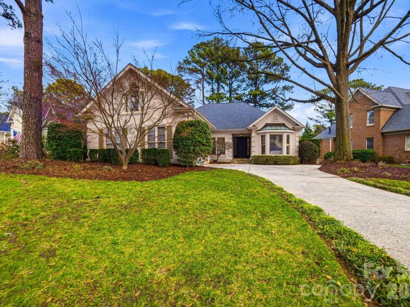 17206 Players Ridge Drive, Cornelius, NC 28031.  MLS# CAR4353041, YatesRealty ID 27614. 