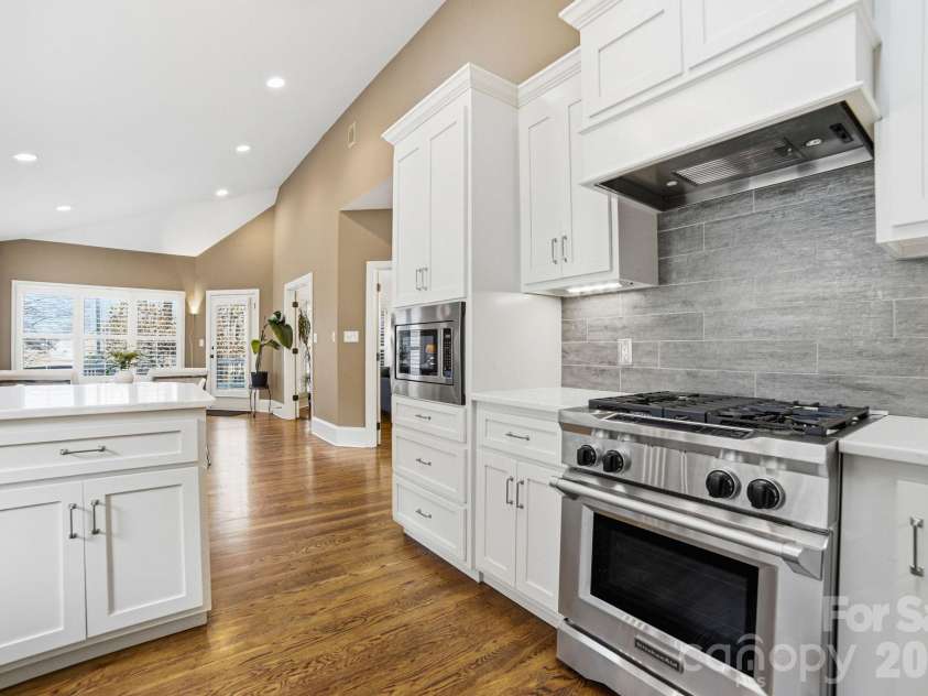 17206 Players Ridge Drive, Cornelius, NC 28031.  MLS# CAR4353041, YatesRealty ID 27614. 