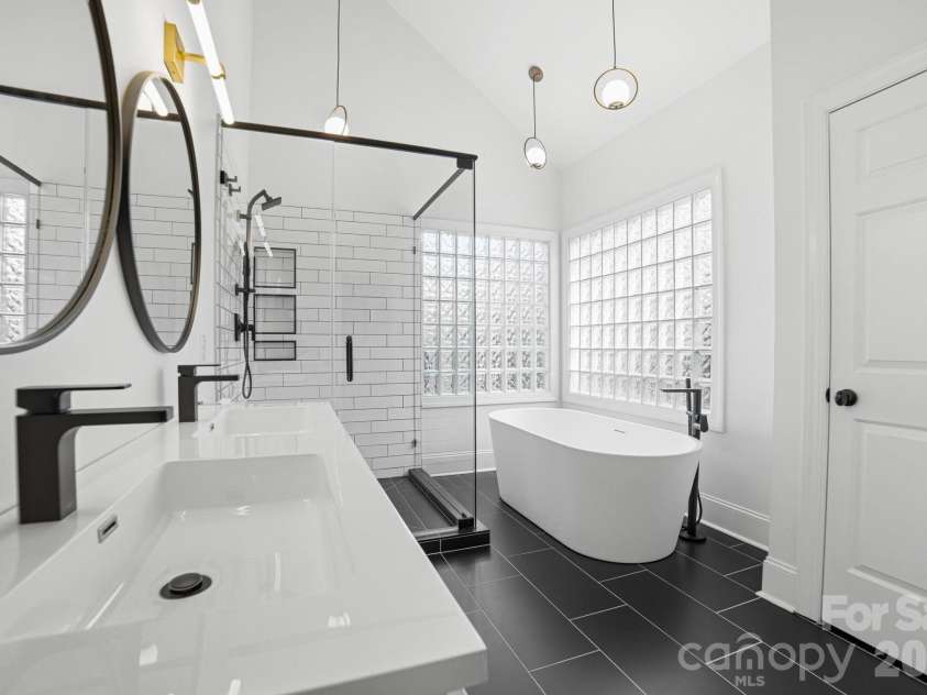 17206 Players Ridge Drive, Cornelius, NC 28031.  MLS# CAR4353041, YatesRealty ID 27614. 