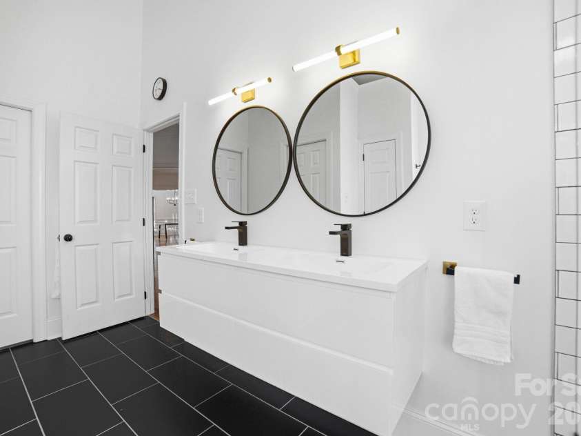 17206 Players Ridge Drive, Cornelius, NC 28031.  MLS# CAR4353041, YatesRealty ID 27614. 