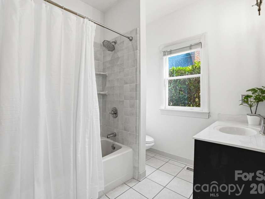 17206 Players Ridge Drive, Cornelius, NC 28031.  MLS# CAR4353041, YatesRealty ID 27614. 
