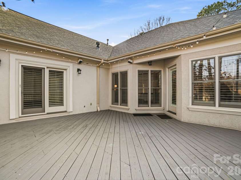 17206 Players Ridge Drive, Cornelius, NC 28031.  MLS# CAR4353041, YatesRealty ID 27614. 