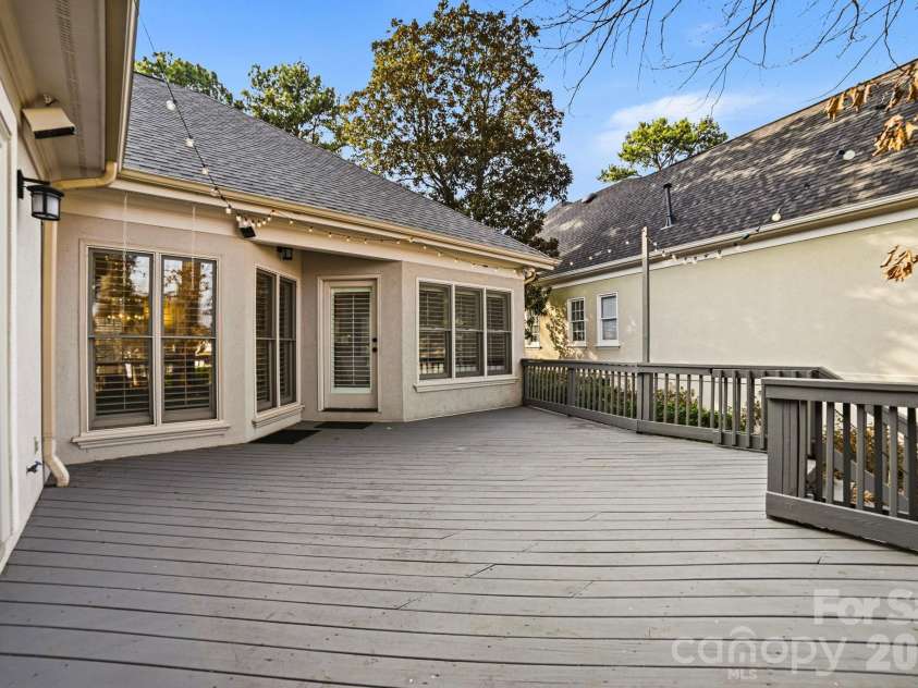17206 Players Ridge Drive, Cornelius, NC 28031.  MLS# CAR4353041, YatesRealty ID 27614. 