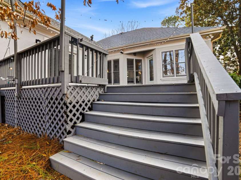 17206 Players Ridge Drive, Cornelius, NC 28031.  MLS# CAR4353041, YatesRealty ID 27614. 