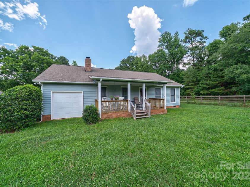 7411 Davis Road, Waxhaw, NC 28173.  MLS# CAR4278062, YatesRealty ID 27614. 3 BED ROOM 2 BATH GUEST/RENTAL HOUSE