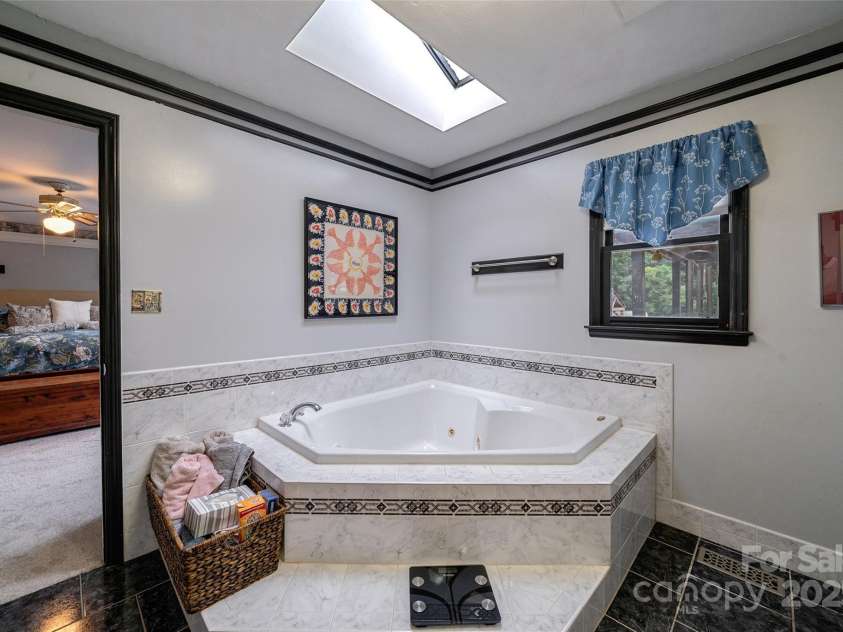 7411 Davis Road, Waxhaw, NC 28173.  MLS# CAR4278062, YatesRealty ID 27614. PRIMARY BATH