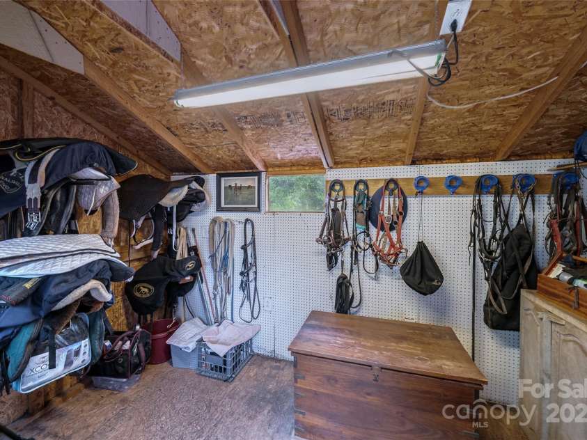 7411 Davis Road, Waxhaw, NC 28173.  MLS# CAR4278062, YatesRealty ID 27614. SEPARATE TACK ROOM