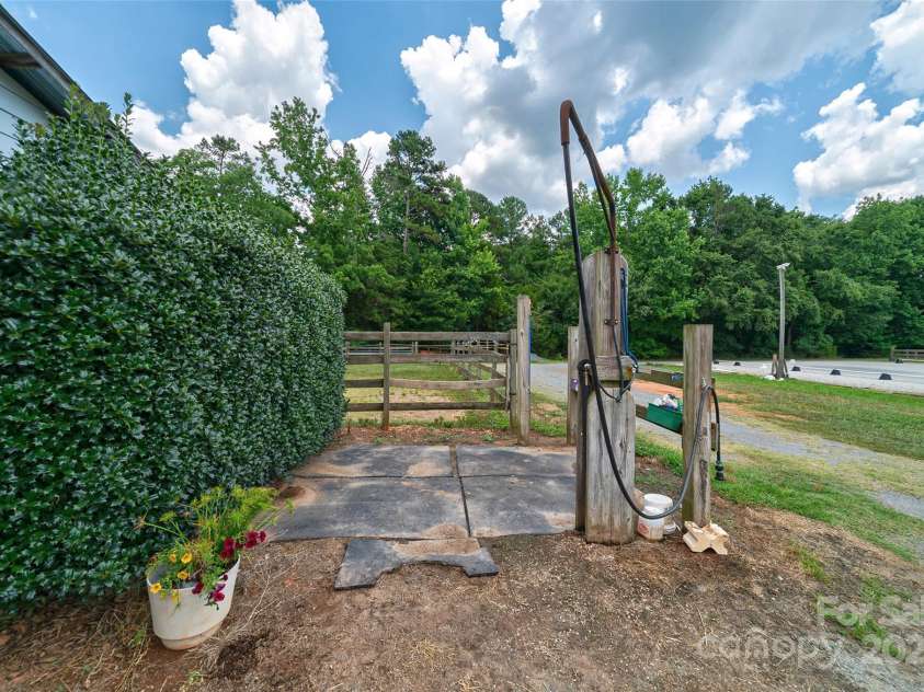 7411 Davis Road, Waxhaw, NC 28173.  MLS# CAR4278062, YatesRealty ID 27614. WASH RACK W/ HOT AND COLD WATER FACES THE ARENA