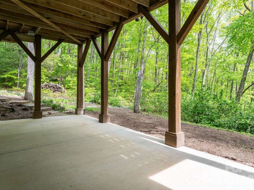 587 Autumn Sky Drive, Hendersonville, NC 28792.  MLS# CAR4364396, YatesRealty ID 27616. 