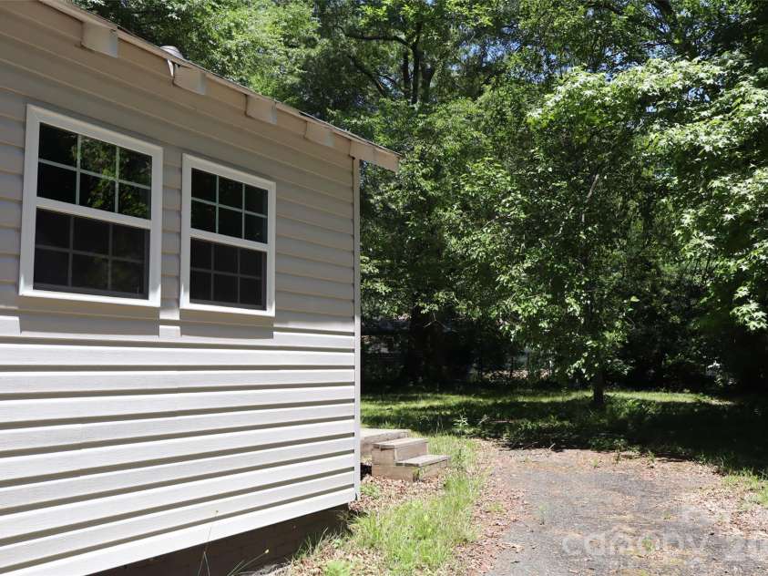 305 Division Avenue, Salisbury, NC 28144.  MLS# CAR4388542, YatesRealty ID 27619. 