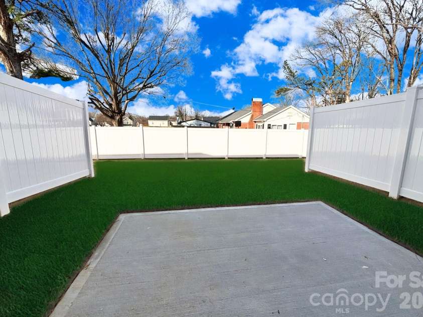 4747 Muskogee Drive, Charlotte, NC 28212.  MLS# CAR4343104, YatesRealty ID 2762. 