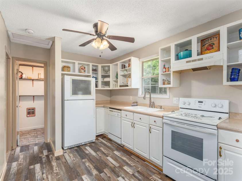 1131 Laurel Branch Road, Waynesville, NC 28785.  MLS# CAR4270498, YatesRealty ID 27622. 