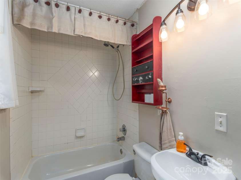 1131 Laurel Branch Road, Waynesville, NC 28785.  MLS# CAR4270498, YatesRealty ID 27622. 