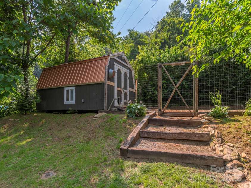 1131 Laurel Branch Road, Waynesville, NC 28785.  MLS# CAR4270498, YatesRealty ID 27622. 