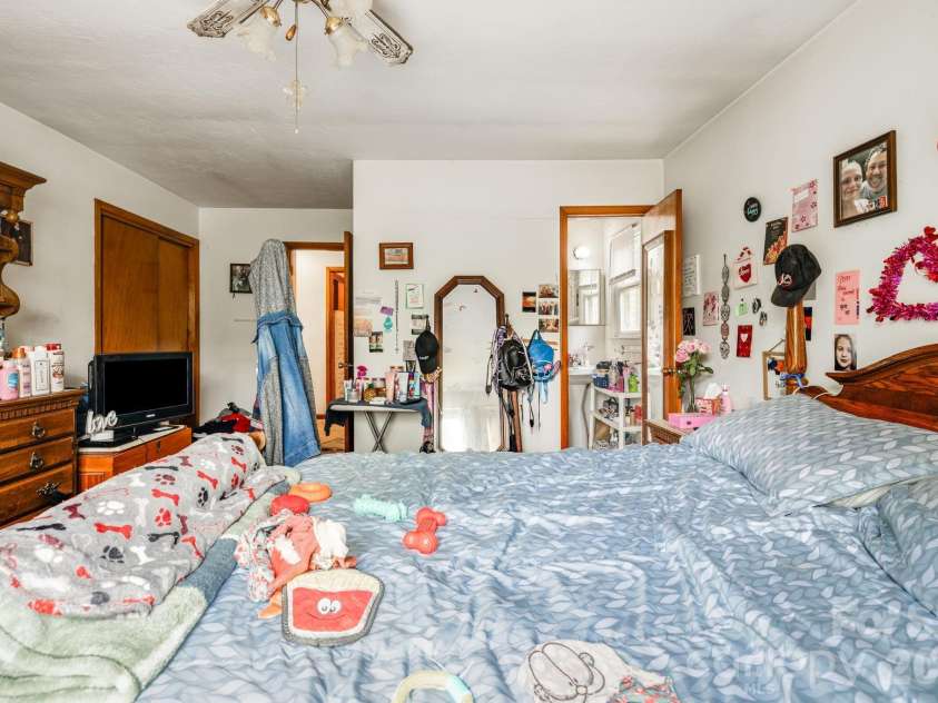 48 Ellen Avenue, Canton, NC 28716.  MLS# CAR4378730, YatesRealty ID 27622. 