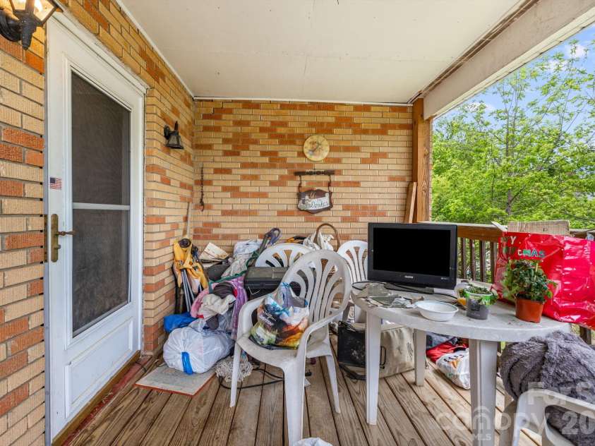 48 Ellen Avenue, Canton, NC 28716.  MLS# CAR4378730, YatesRealty ID 27622. 
