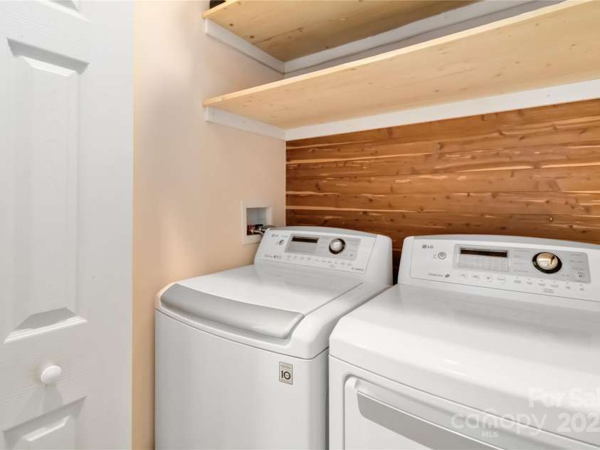 12 Bratton Avenue, York, SC 29745.  MLS# CAR4282517, YatesRealty ID 27623. Laundry