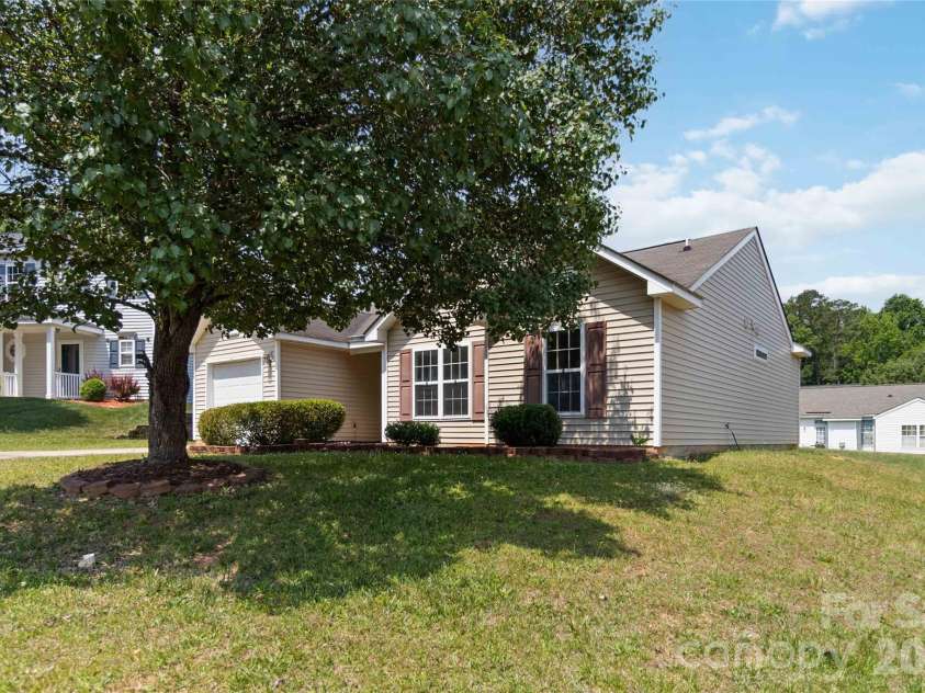 740 Aberdeen Glen Place, Charlotte, NC 28214.  MLS# CAR4382895, YatesRealty ID 27624. 