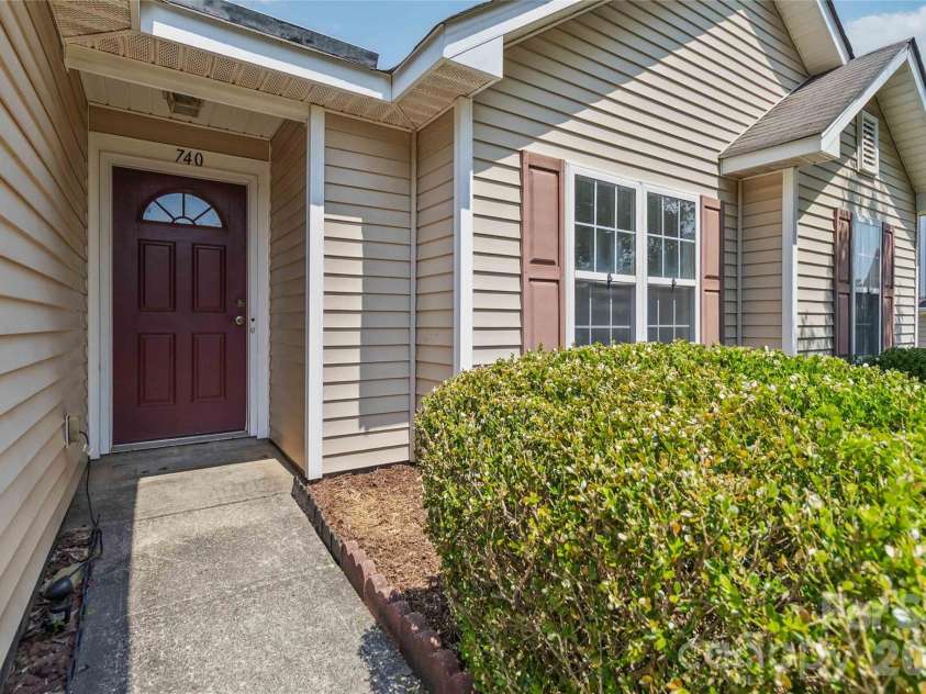 740 Aberdeen Glen Place, Charlotte, NC 28214.  MLS# CAR4382895, YatesRealty ID 27624. 