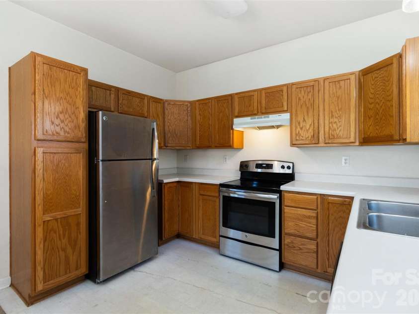 740 Aberdeen Glen Place, Charlotte, NC 28214.  MLS# CAR4382895, YatesRealty ID 27624. 