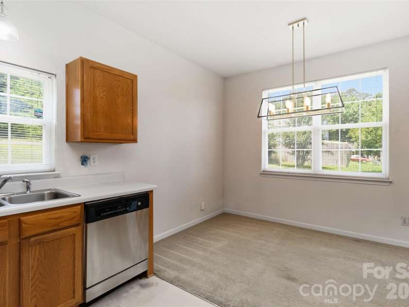 740 Aberdeen Glen Place, Charlotte, NC 28214.  MLS# CAR4382895, YatesRealty ID 27624. 