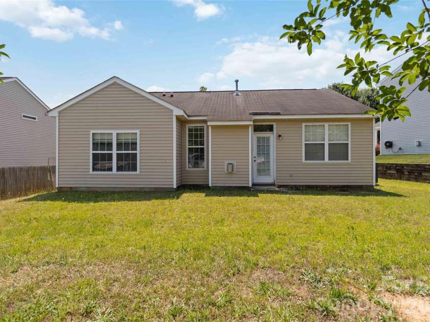 740 Aberdeen Glen Place, Charlotte, NC 28214.  MLS# CAR4382895, YatesRealty ID 27624. 