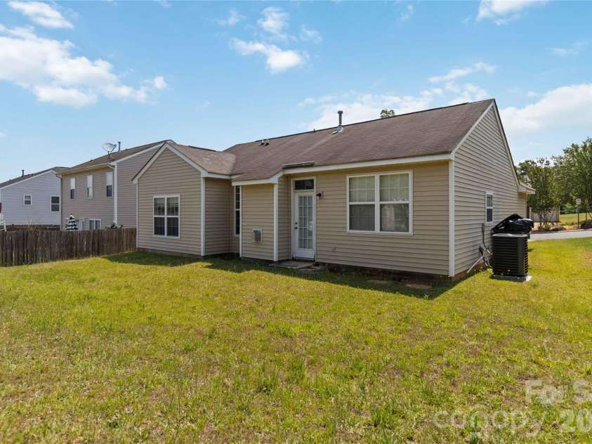 740 Aberdeen Glen Place, Charlotte, NC 28214.  MLS# CAR4382895, YatesRealty ID 27624. 
