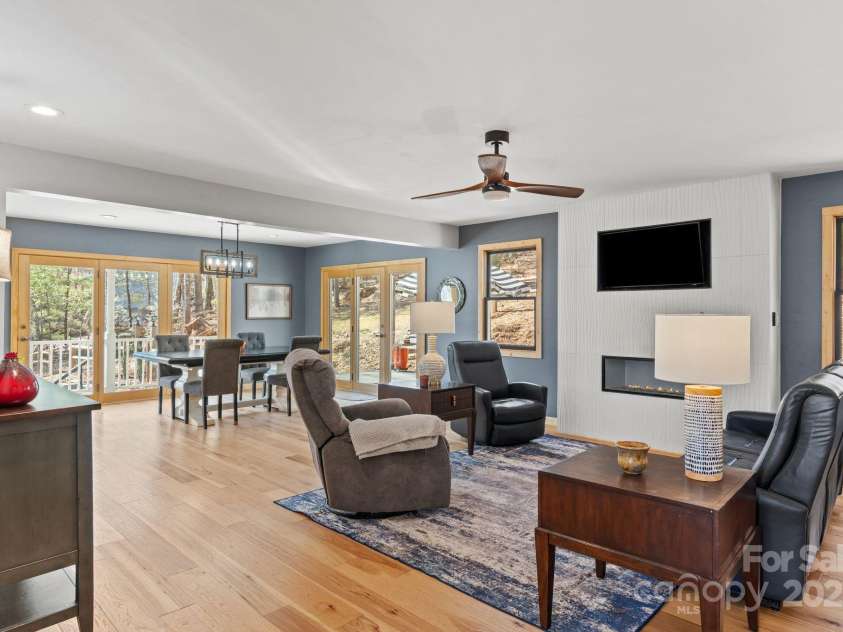 207 Cedarview Drive, Asheville, NC 28803.  MLS# CAR4228005, YatesRealty ID 27625. 