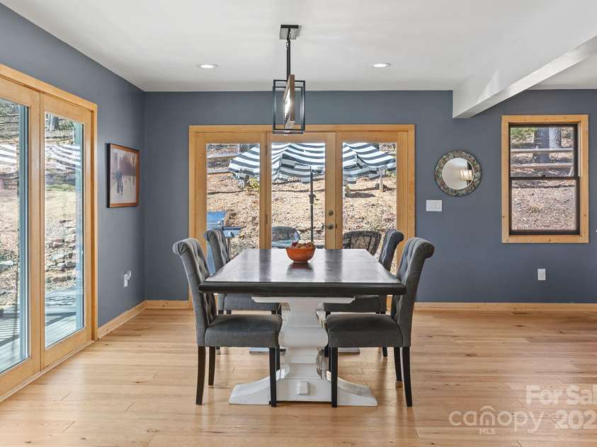 207 Cedarview Drive, Asheville, NC 28803.  MLS# CAR4228005, YatesRealty ID 27625. 