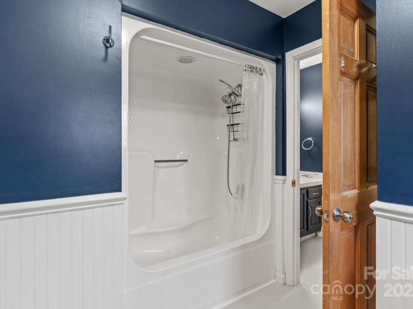 207 Cedarview Drive, Asheville, NC 28803.  MLS# CAR4228005, YatesRealty ID 27625. 