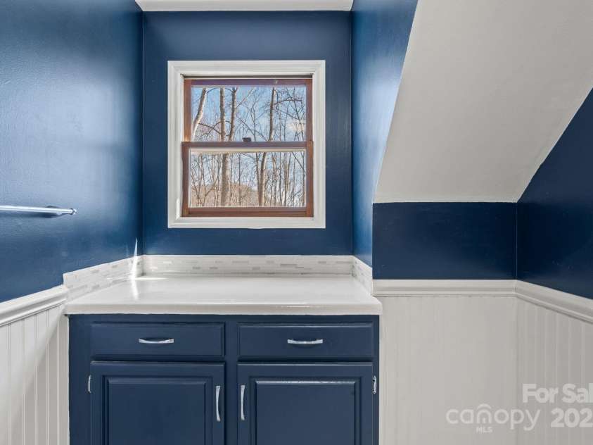 207 Cedarview Drive, Asheville, NC 28803.  MLS# CAR4228005, YatesRealty ID 27625. 